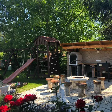 Kishableany Apartmanhaz Apartman *